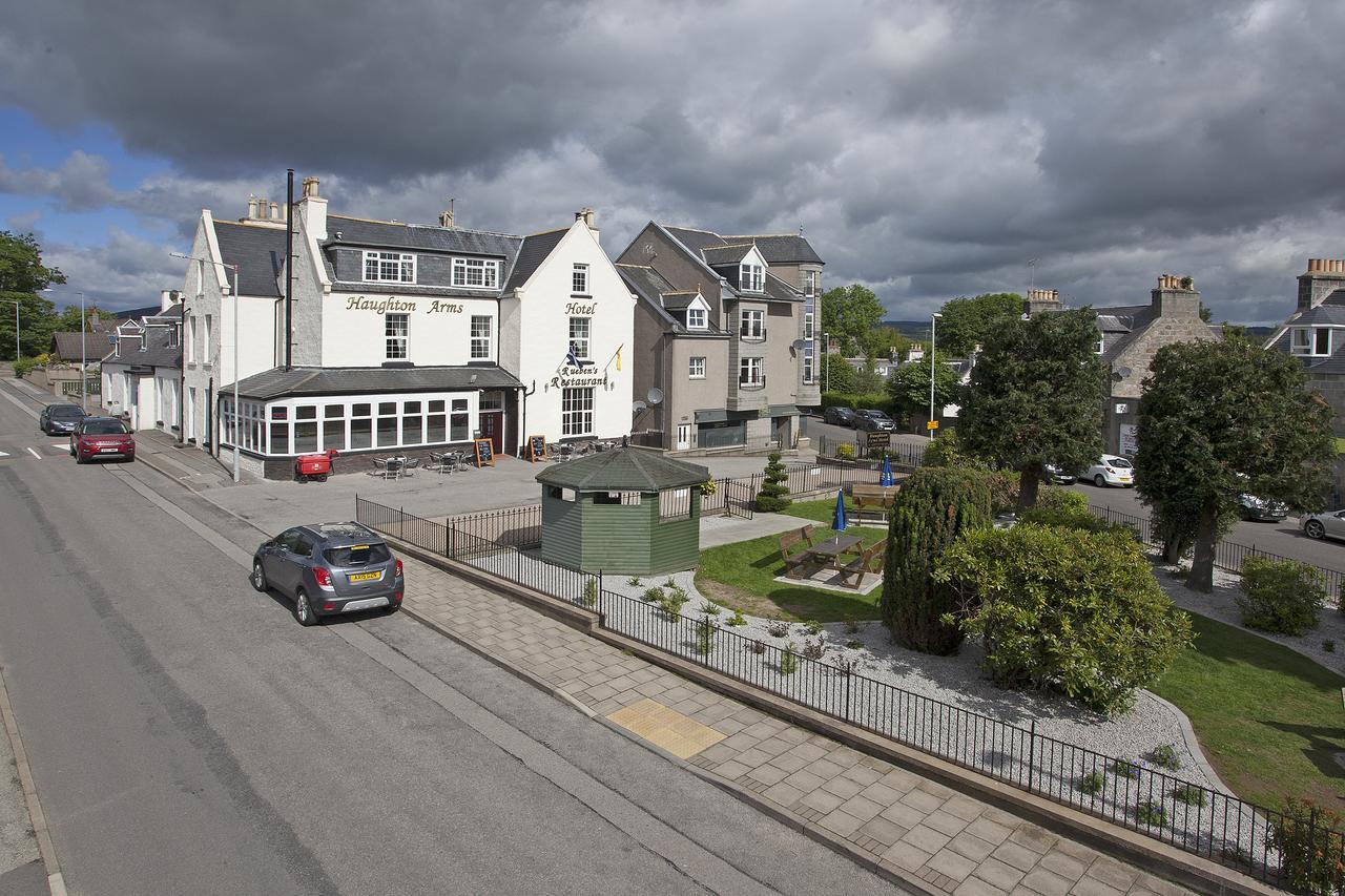 Haughton Arms Hotel Alford  Exteriör bild
